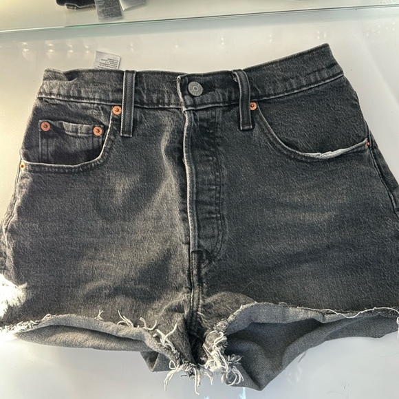 Levi’s women’s jean shorts size 29w - Picture 1 of 3
